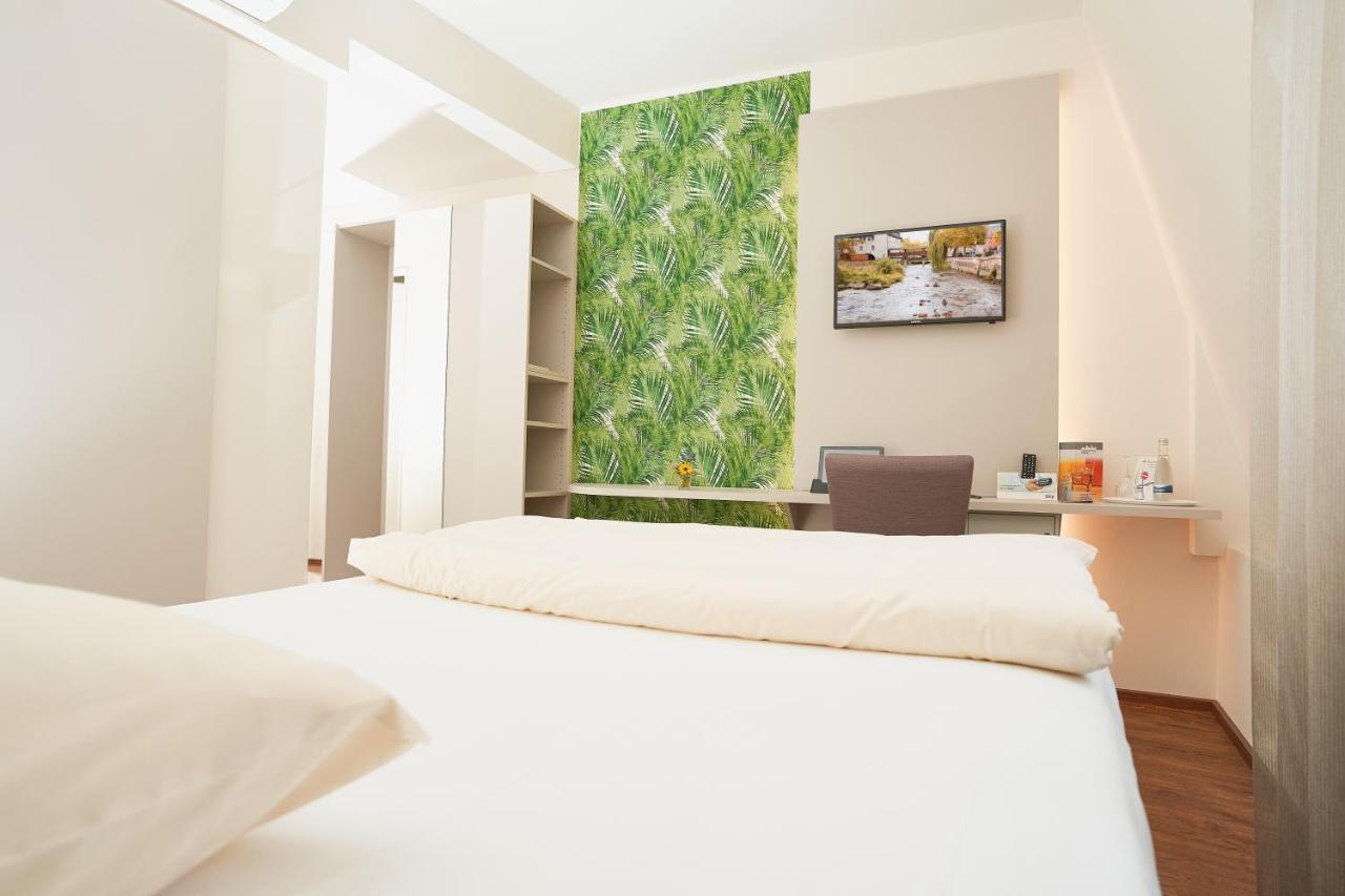 Stadthotel Engel Ettlingen Eksteriør bilde