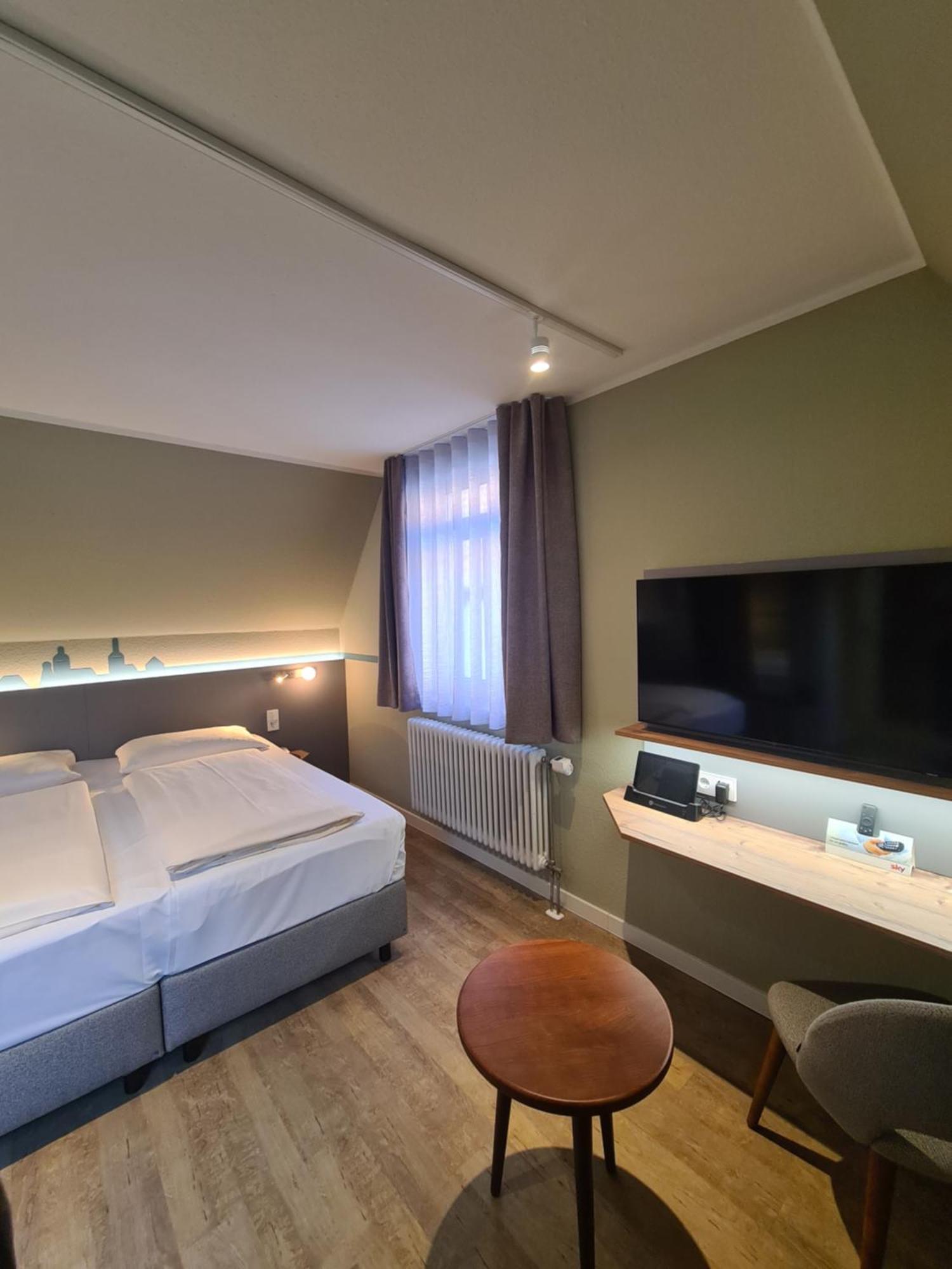 Stadthotel Engel Ettlingen Eksteriør bilde