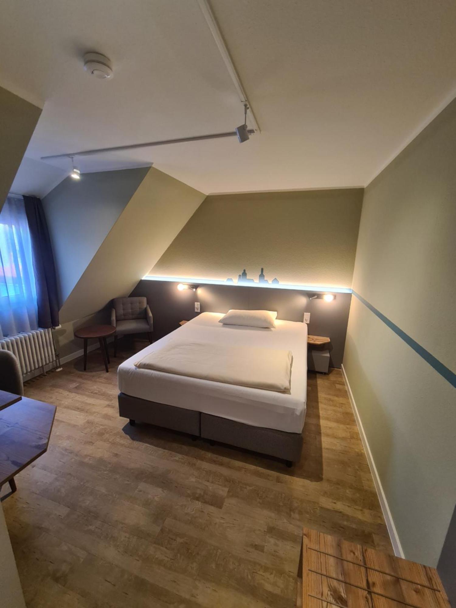 Stadthotel Engel Ettlingen Eksteriør bilde