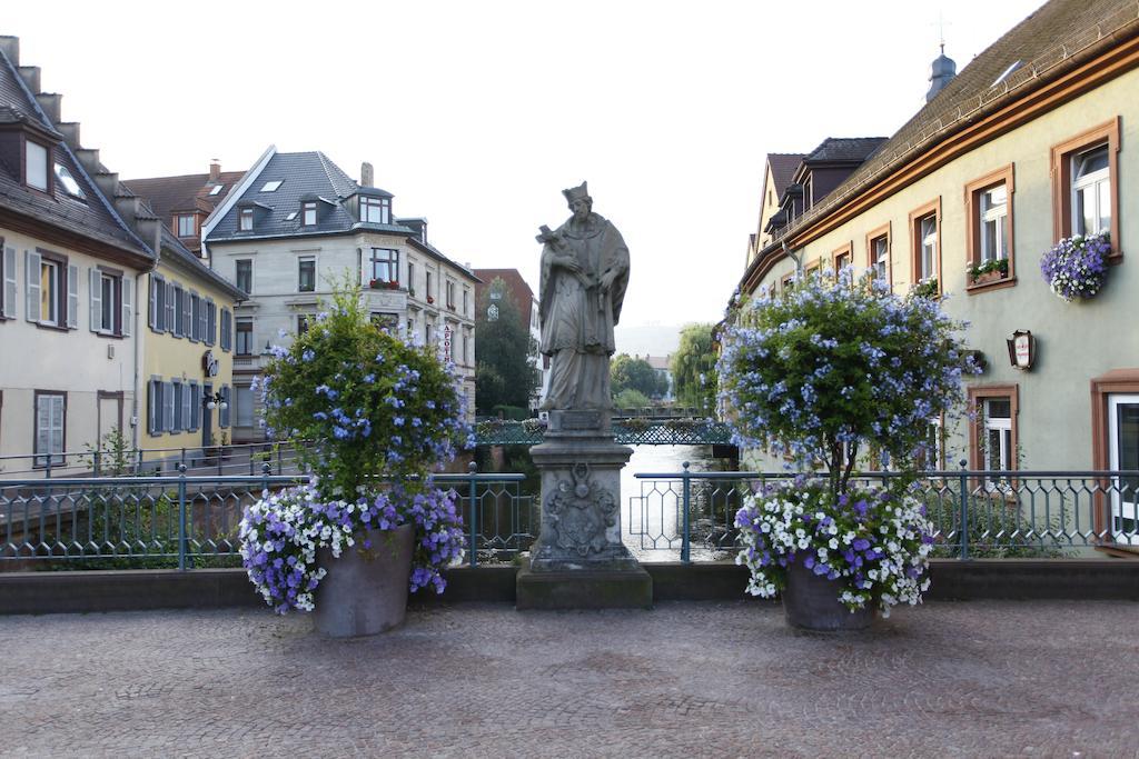 Stadthotel Engel Ettlingen Eksteriør bilde