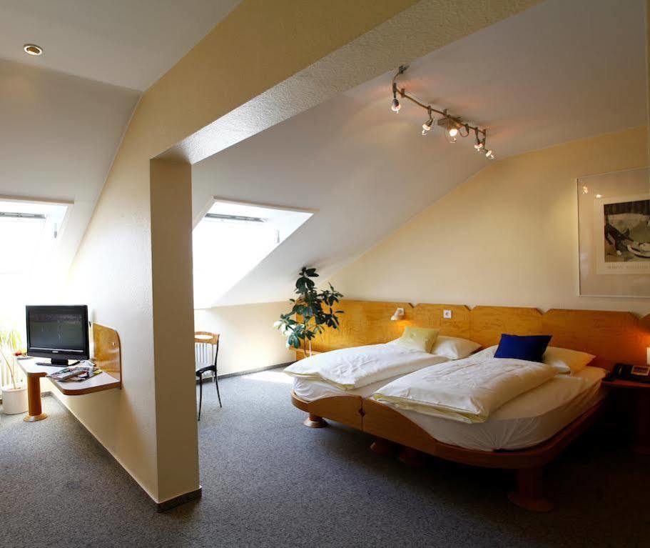 Stadthotel Engel Ettlingen Eksteriør bilde